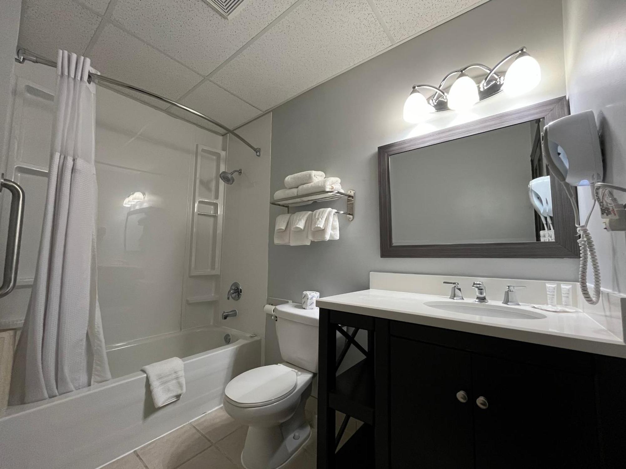 Le Voyageur Inn Mattawa Экстерьер фото