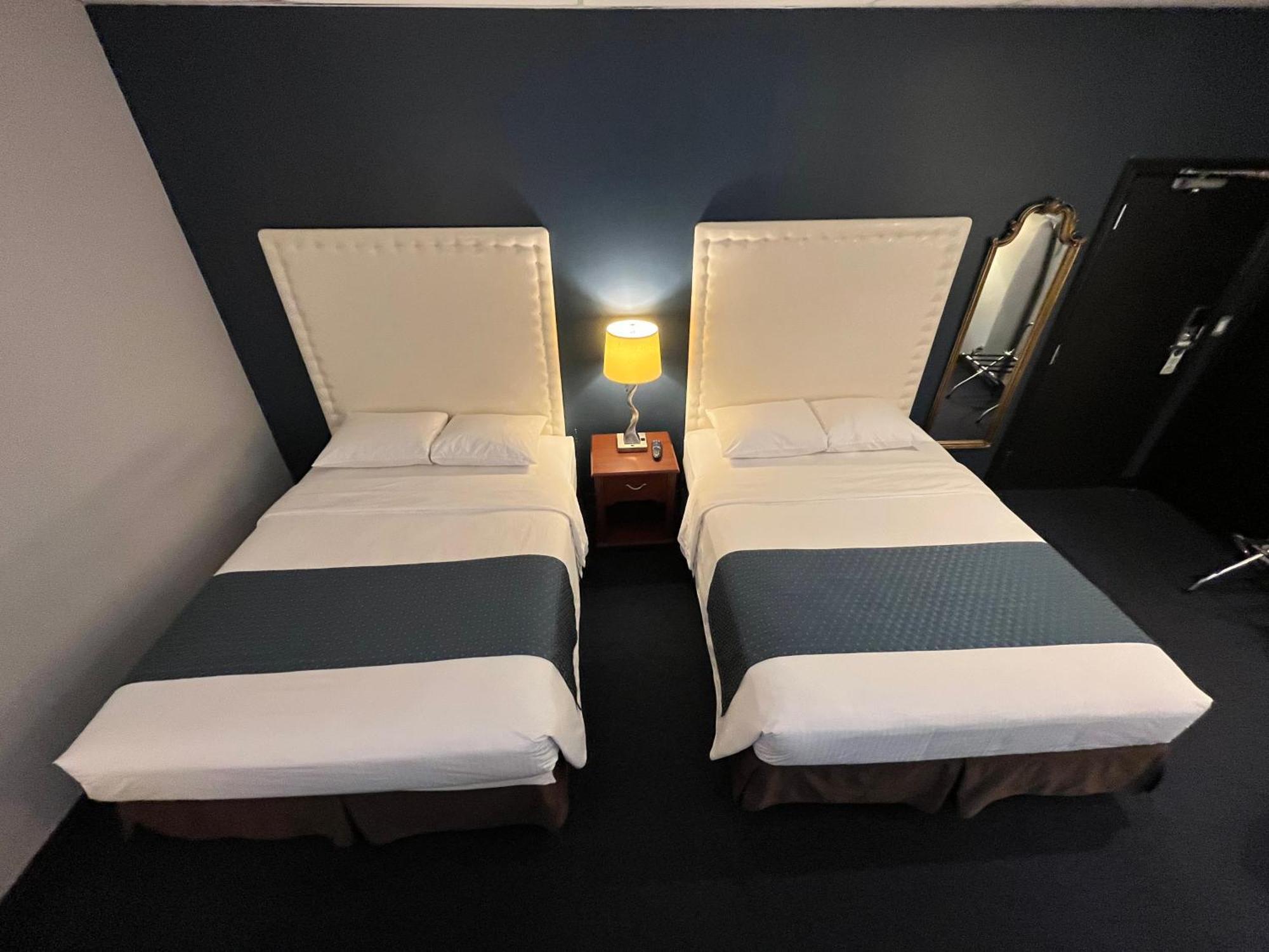 Le Voyageur Inn Mattawa Экстерьер фото