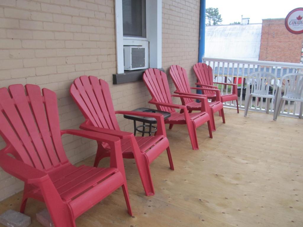 Le Voyageur Inn Mattawa Экстерьер фото