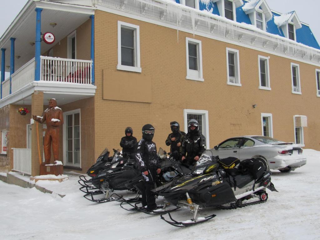 Le Voyageur Inn Mattawa Экстерьер фото