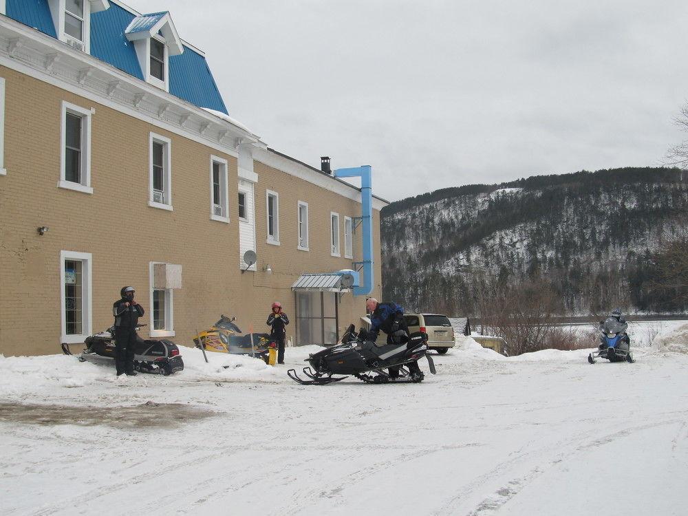Le Voyageur Inn Mattawa Экстерьер фото