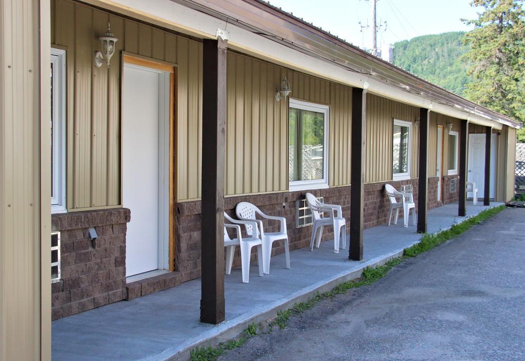 Le Voyageur Inn Mattawa Экстерьер фото
